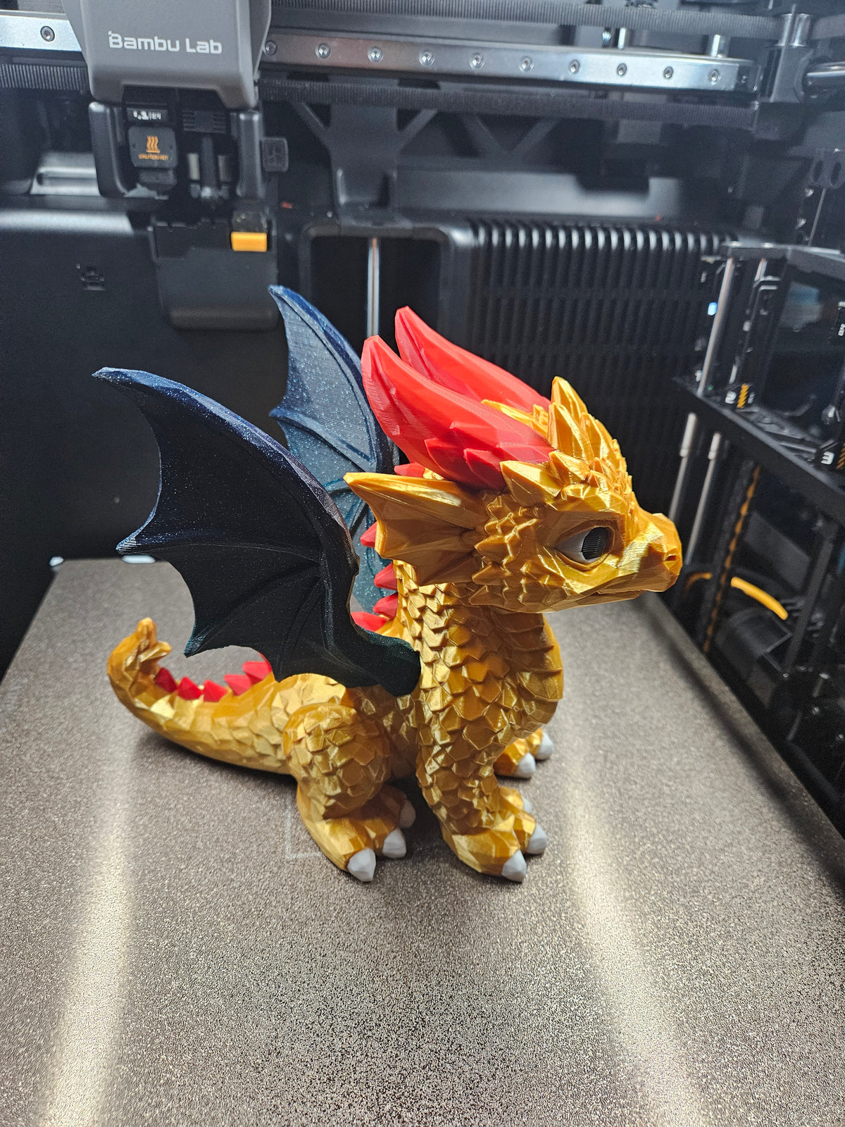 Ember der Baby-Drache Figur Deko Statue Fantasy Mittelalter Rollenspiel