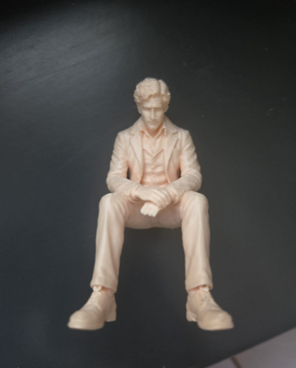 Viktorianische sitzende Gentleman-Miniatur Figur Deko Statue Puppenhaus