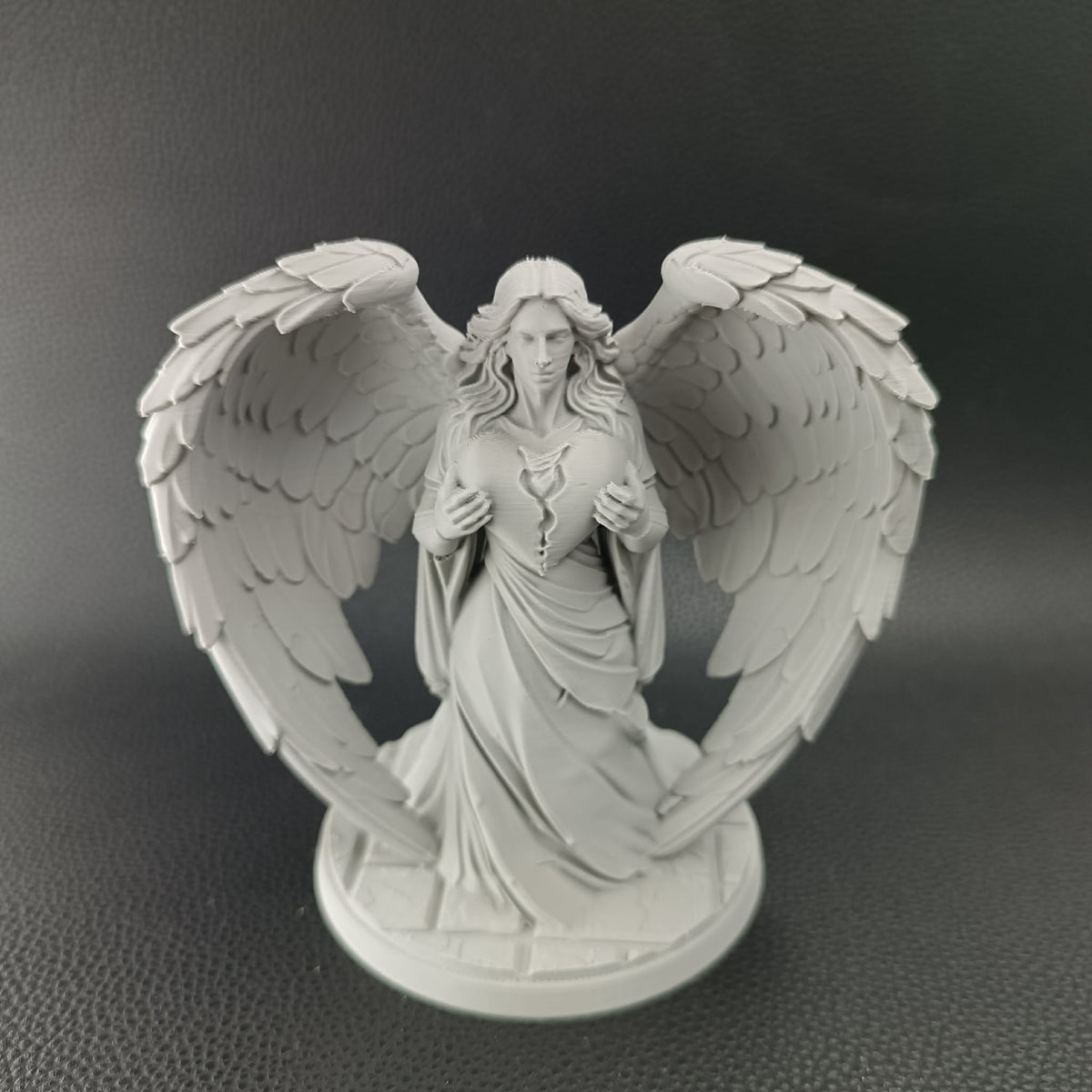 Engel der Liebe Valentins-Herzskulptur