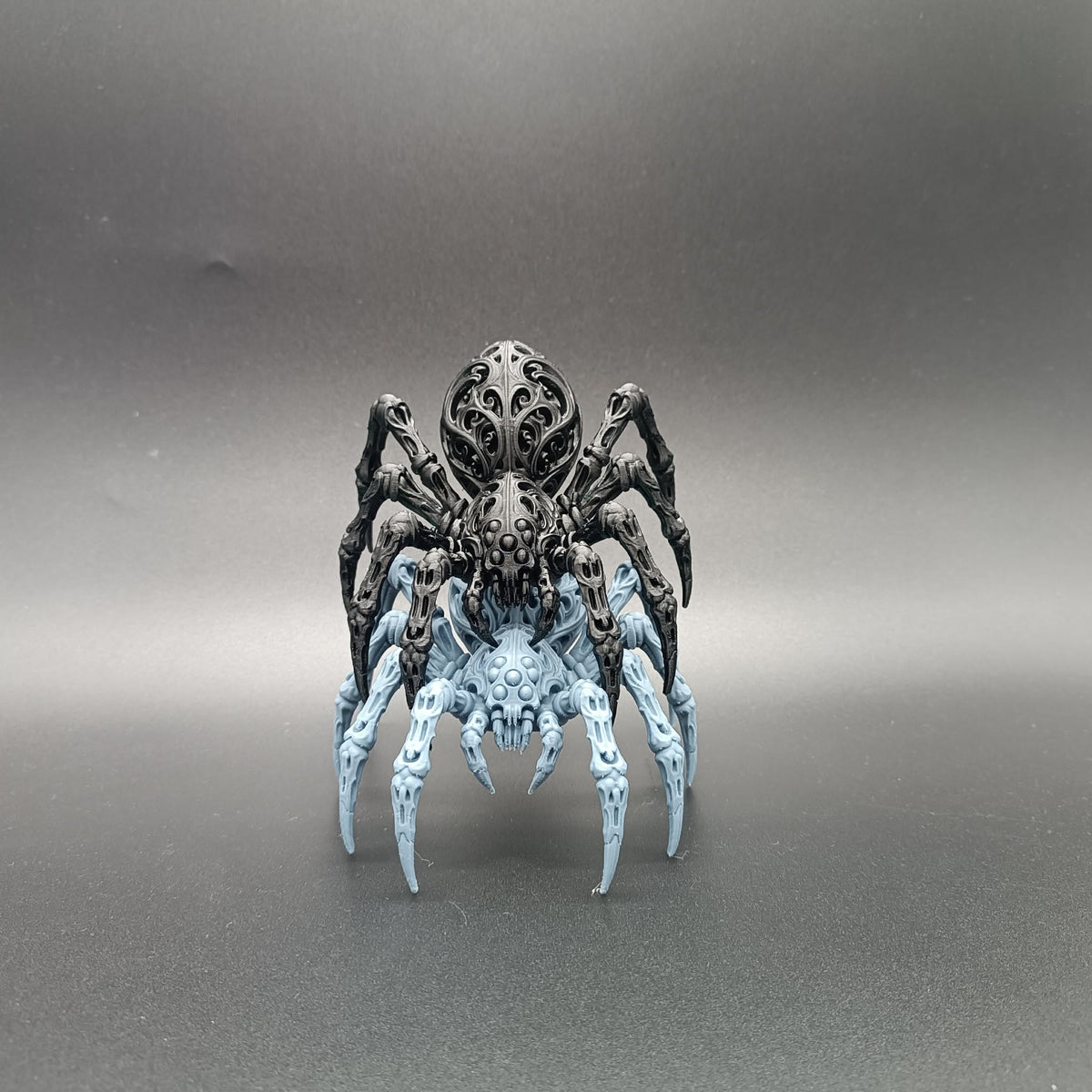 Detaillierte Gotische Spinnenkunst Figur Deko