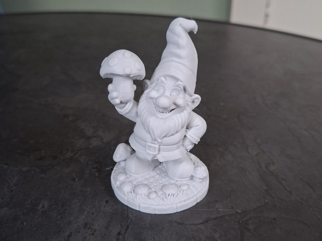 Glücklicher Gartenzwerg mit Pilz Figur Deko Statue Gartendeko Wichtel süß