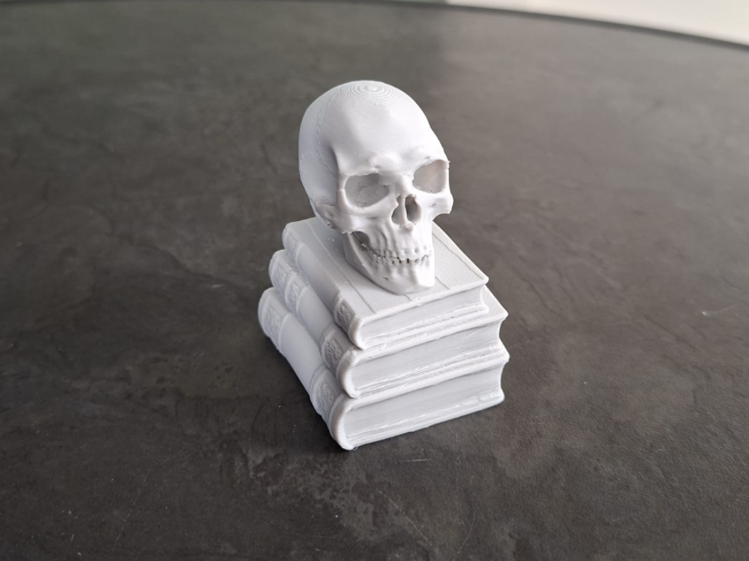 Schädel auf Büchern Figur Deko Statue Halloween Grusel Gothic Horror