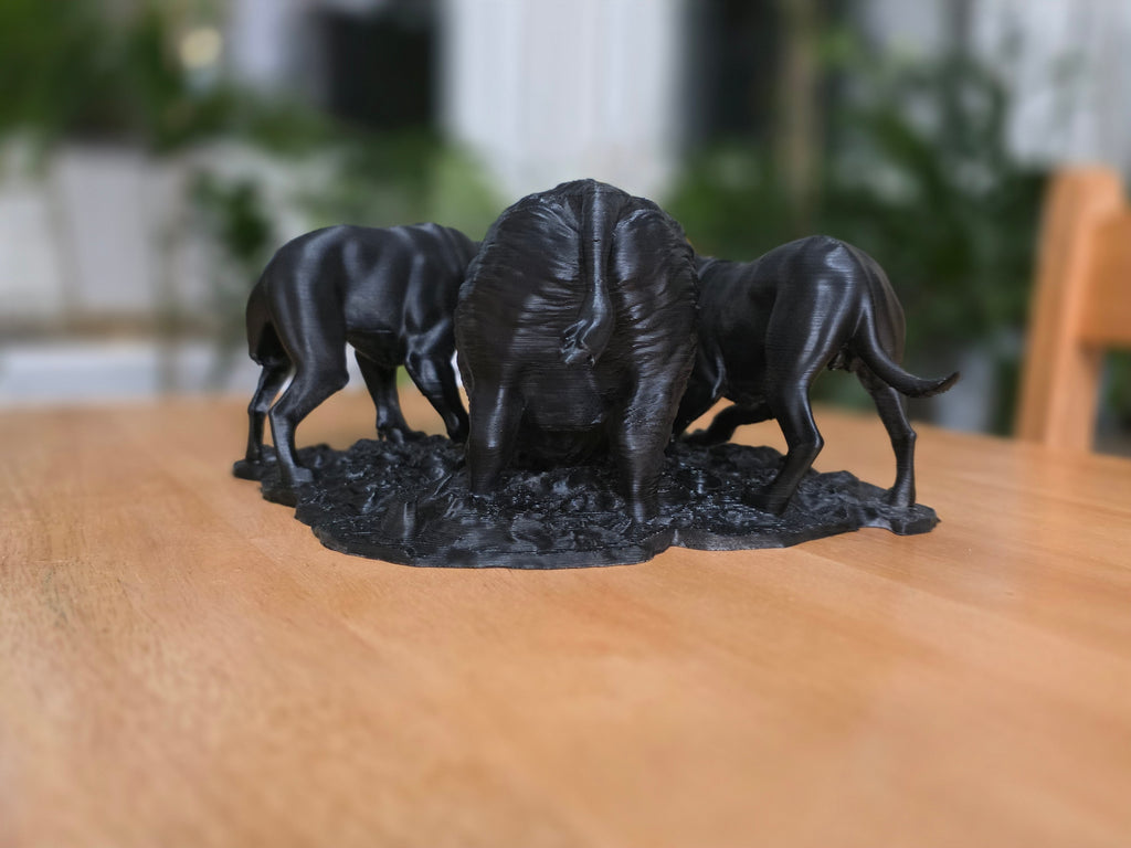 Wildschwein mit Hunden Skulptur