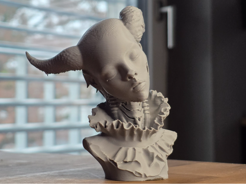 Skulptur einer gehörnten Frauenbüste Figur Deko Statue Dekoration Geschenk