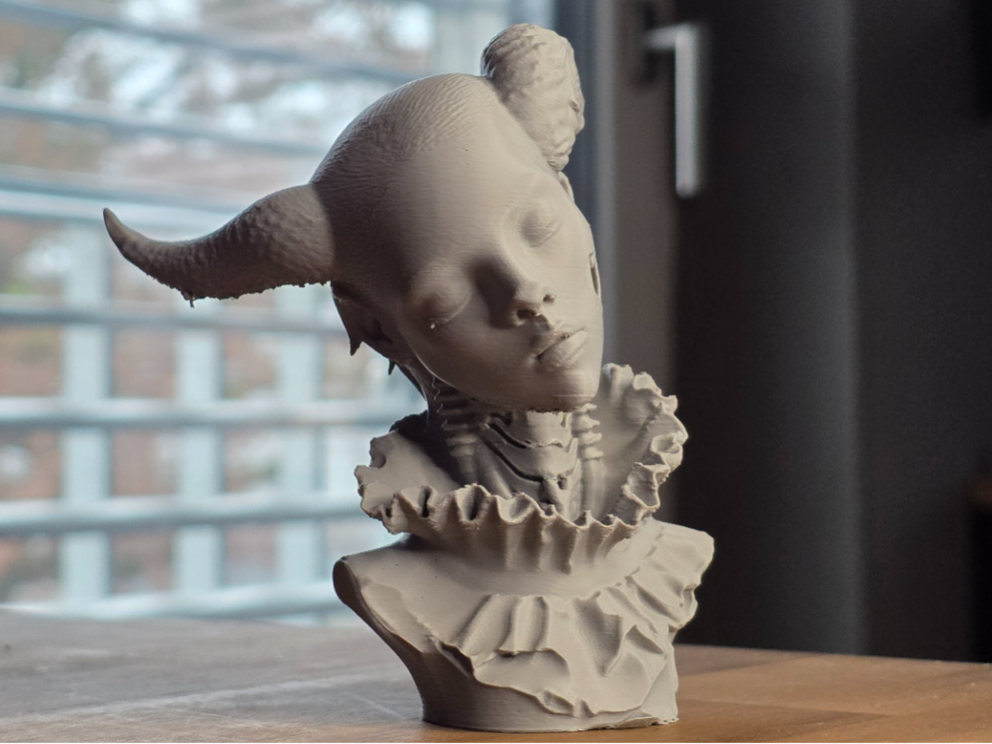 Skulptur einer gehörnten Frauenbüste Figur Deko Statue Dekoration Geschenk