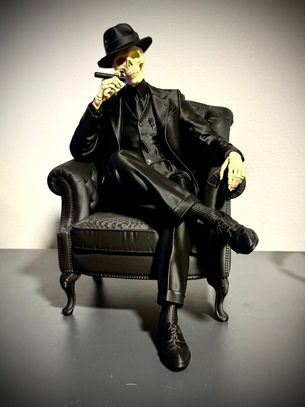 Skelett Figur rauchend detailreich Deko