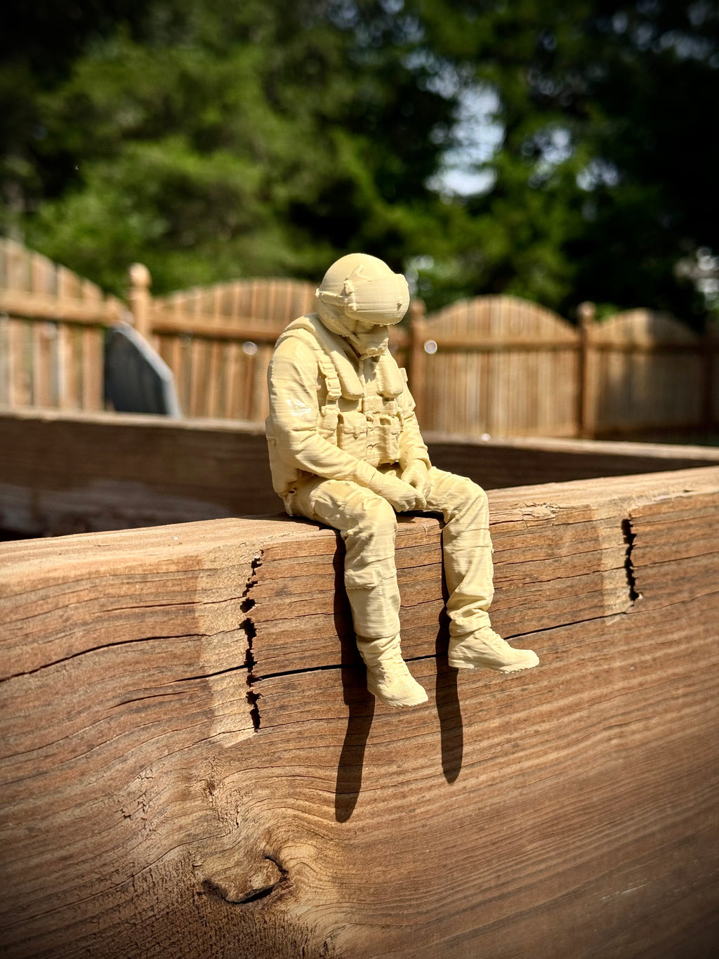 Figur Kampfjetpilot traurig Kantenhocker