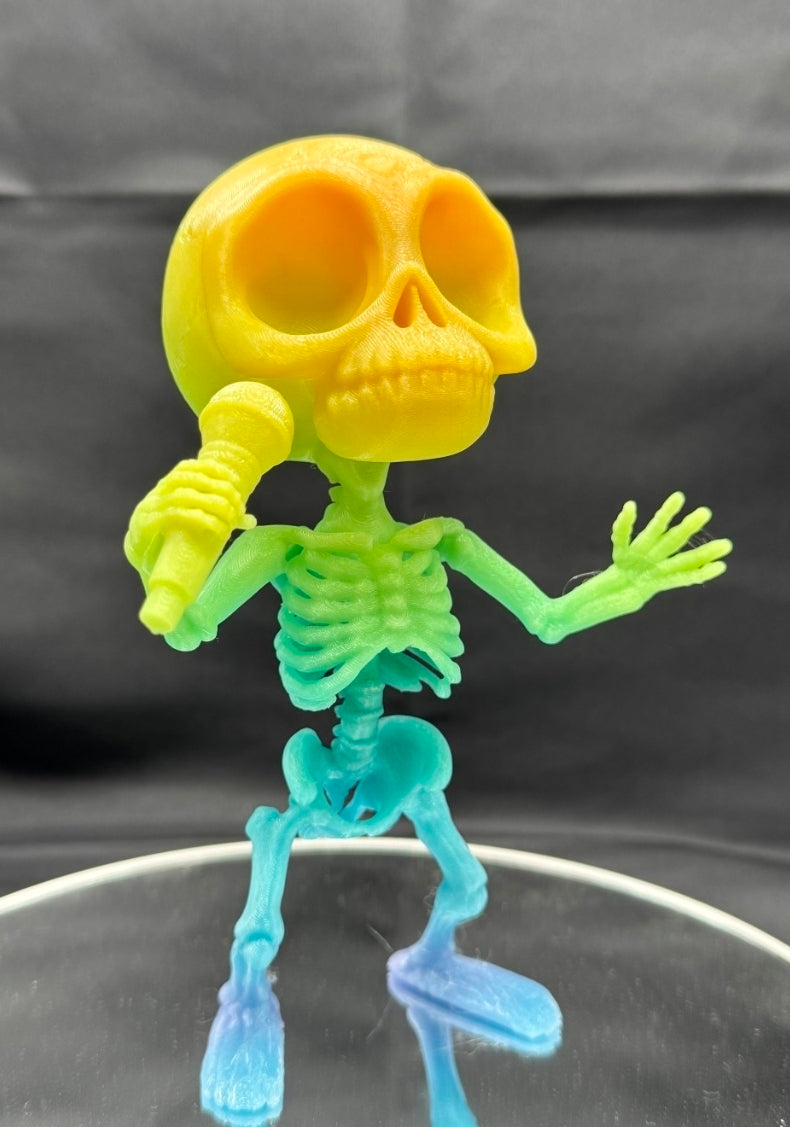 Skelett Figur entspannt Sänger