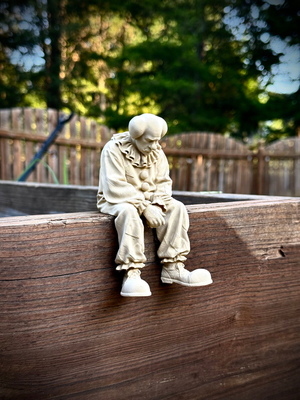 Figur Clown traurig Kantenhocker