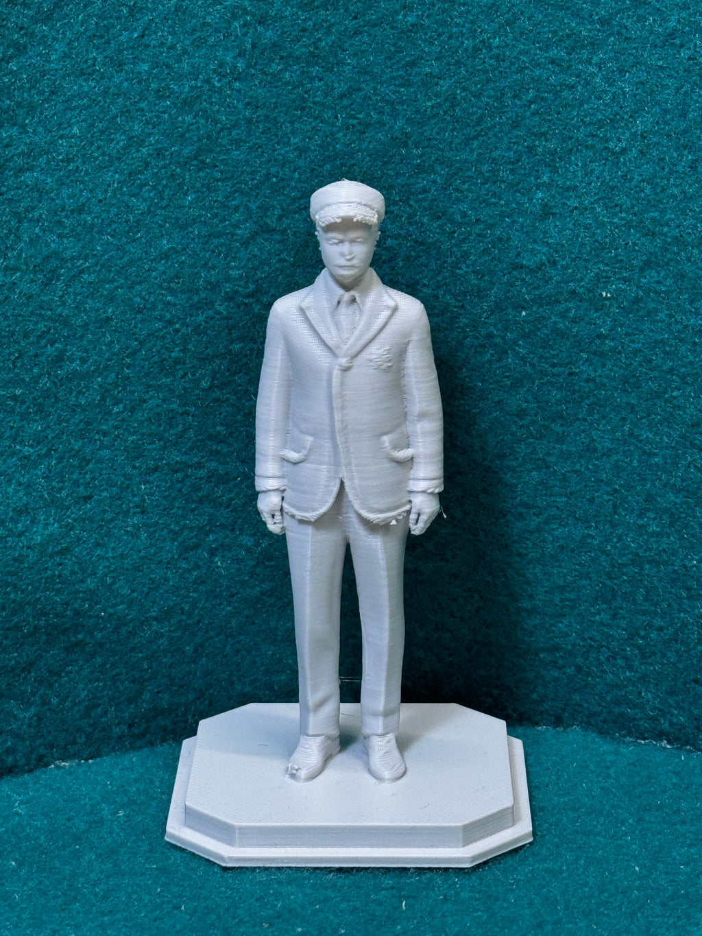 Nachbar Ashcombes Sohn Julian Figur Deko Statue Puppenhaus Miniatur Vitrine