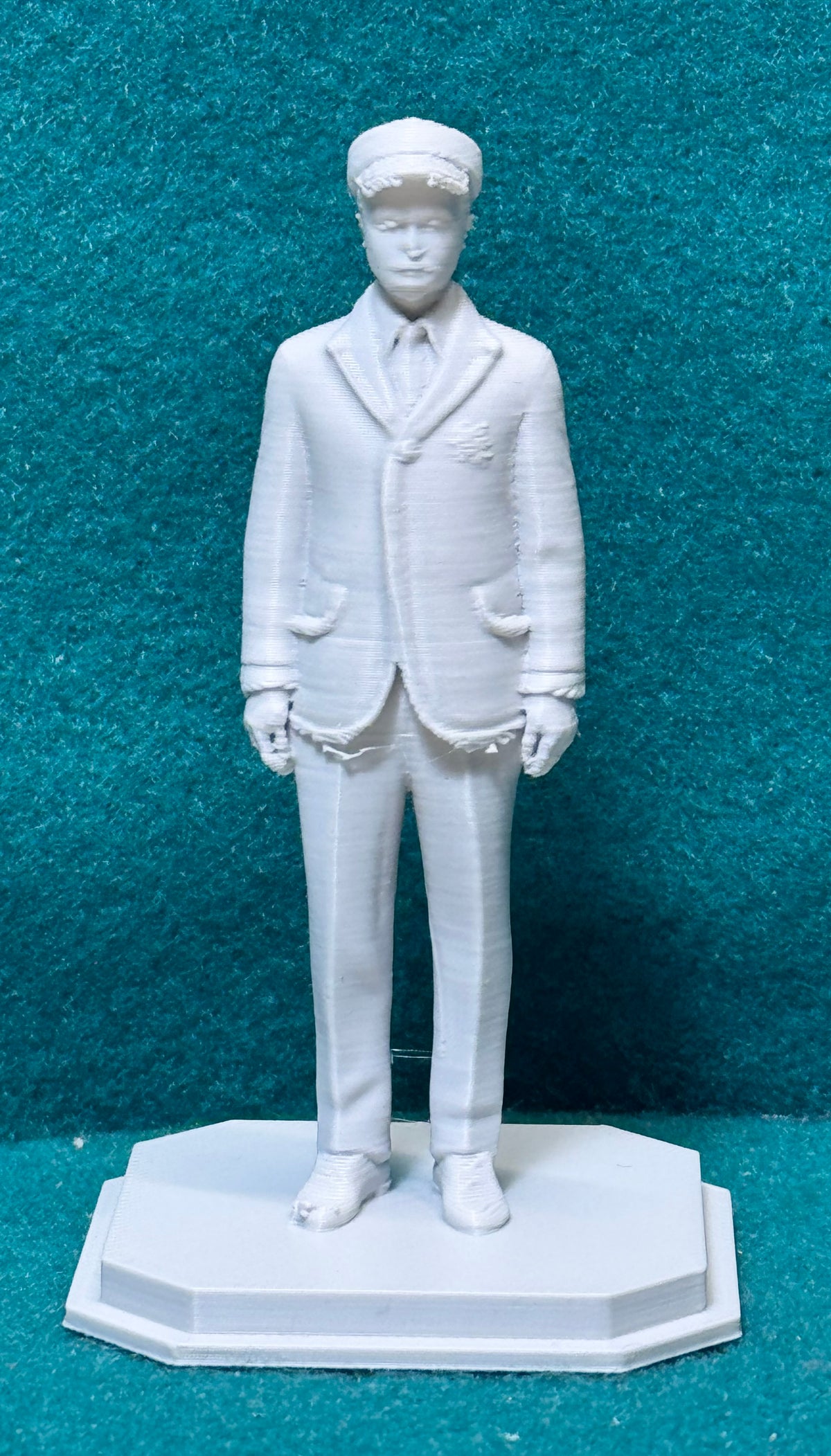 Nachbar Ashcombes Sohn Julian Figur Deko Statue Puppenhaus Miniatur Vitrine