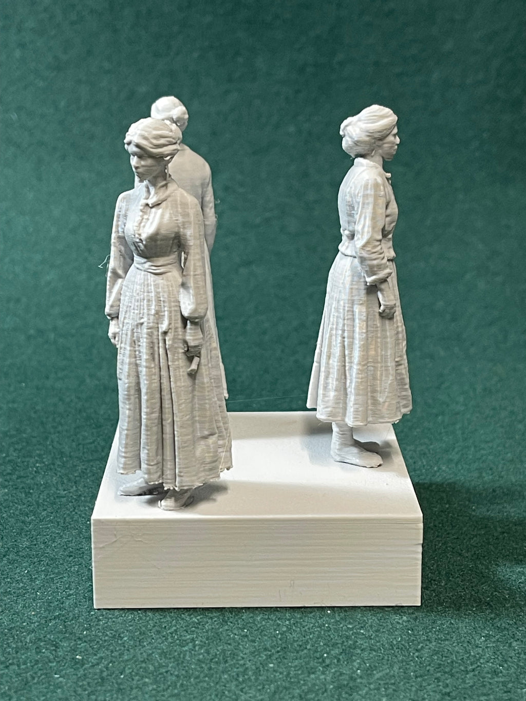 1880er 7 amerikanische Frauen der Unterschicht Figur Deko Statue Miniatur