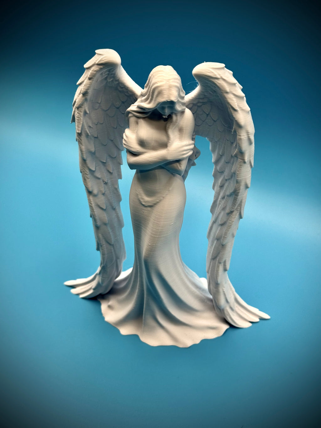 Engel Skulptur zurückhaltende Eleganz