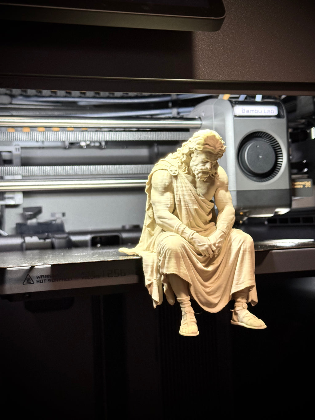 Figur Zeus traurig Kantenhocker