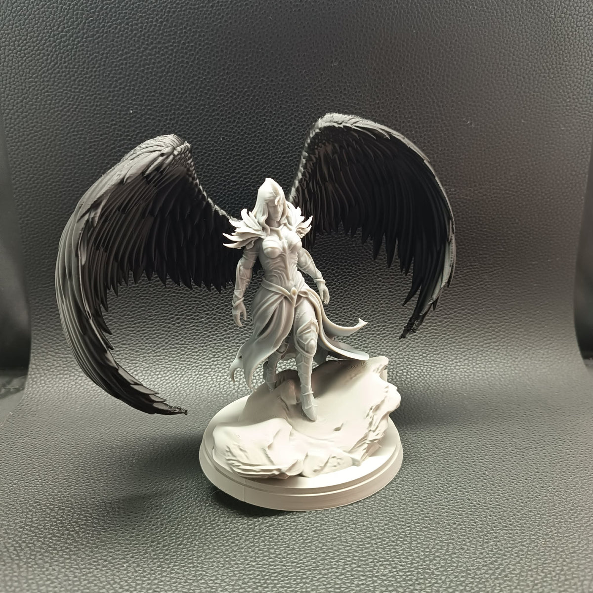 Gefallener Kriegsengel Mehrfarbig Figur Deko