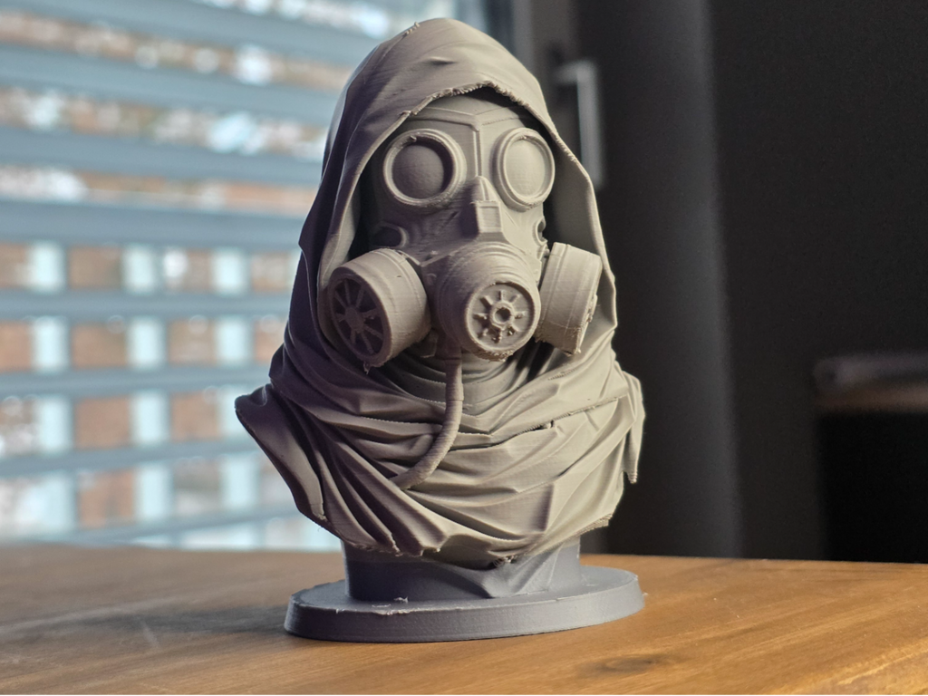 Figur mit Kapuze und Gasmaske Deko Statue Skulptur Dekoration Geschenk