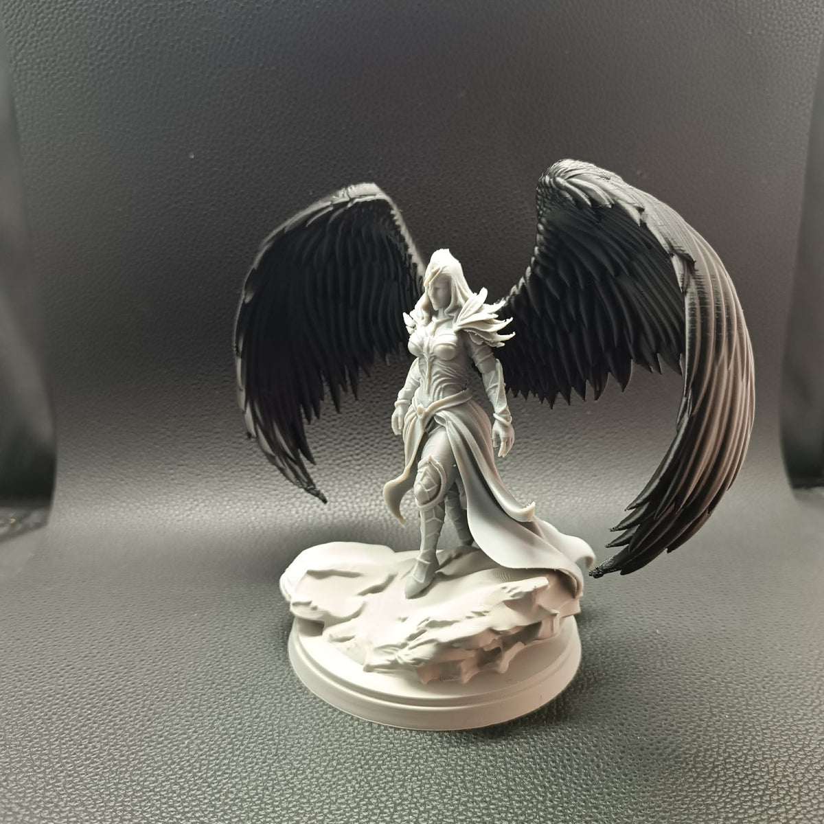Gefallener Kriegsengel Mehrfarbig Figur Deko