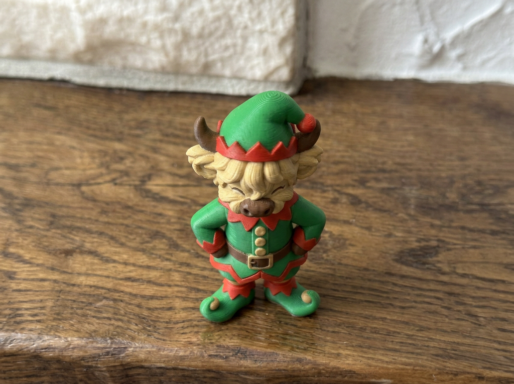Weihnachtsfigur Hochlandrind als Weihnachtself