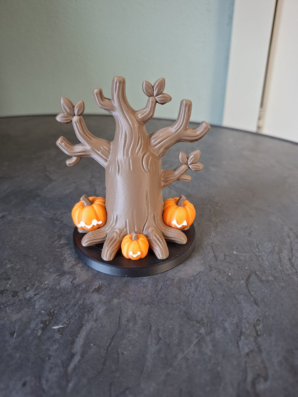The Boo Tree Süßer Halloween-Geist & Kürbisse Figur Deko Statue Grusel süß