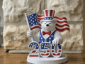 Skulptur Bär Monument USA 250 Deko