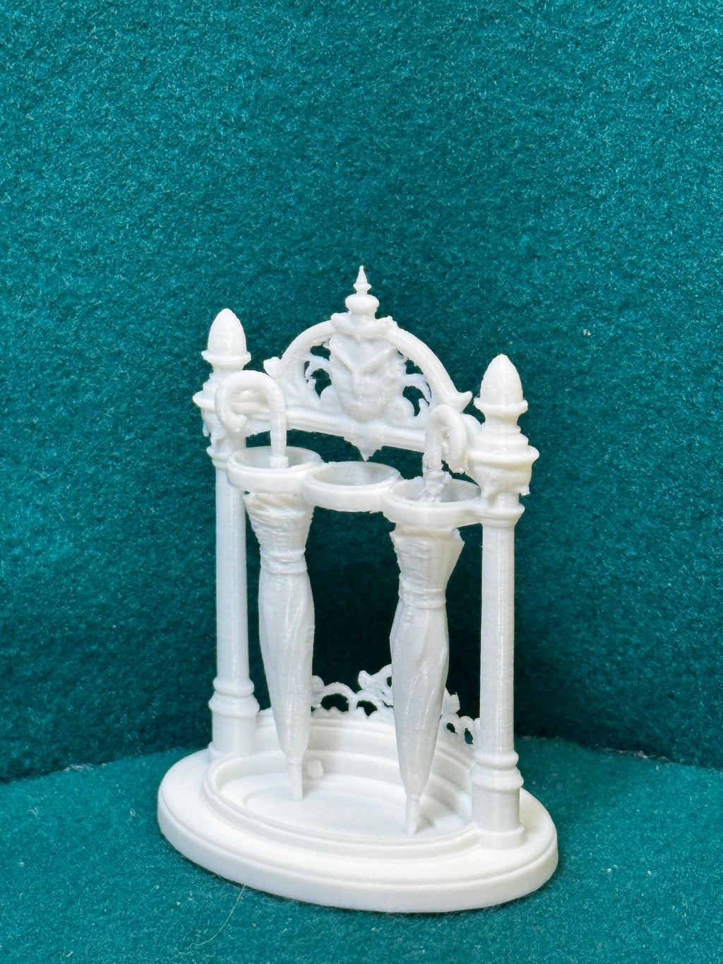 Regenschirmständer (ein Regenschirm fehlt) Figur Deko Statue Puppenhaus