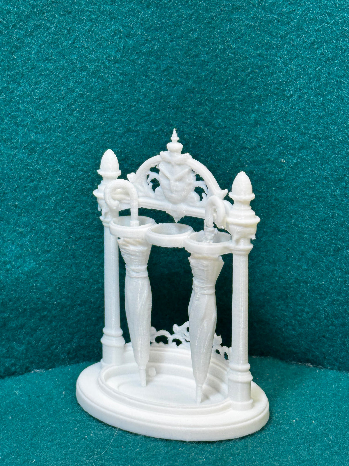 Regenschirmständer (ein Regenschirm fehlt) Figur Deko Statue Puppenhaus