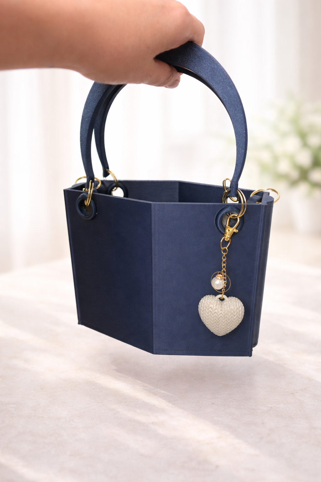 Hexa Belle Henkeltasche Figur Deko Statue Skulptur Dekoration Geschenk