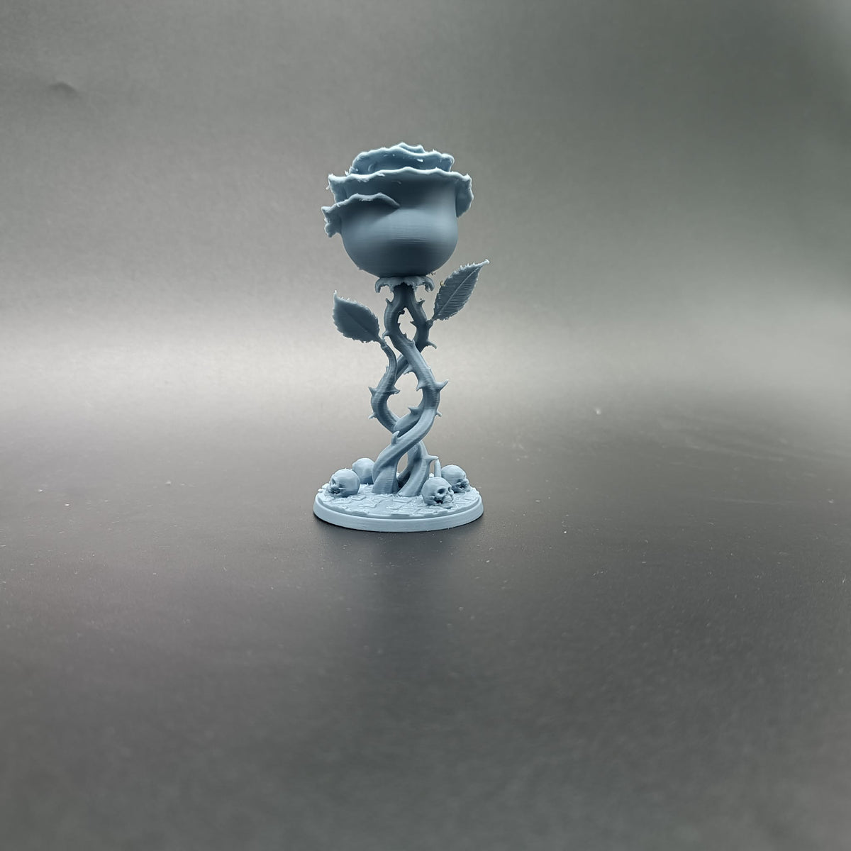 Dunkle Rose der Sterblichkeit Dornige Totenkopfrose Figur Deko