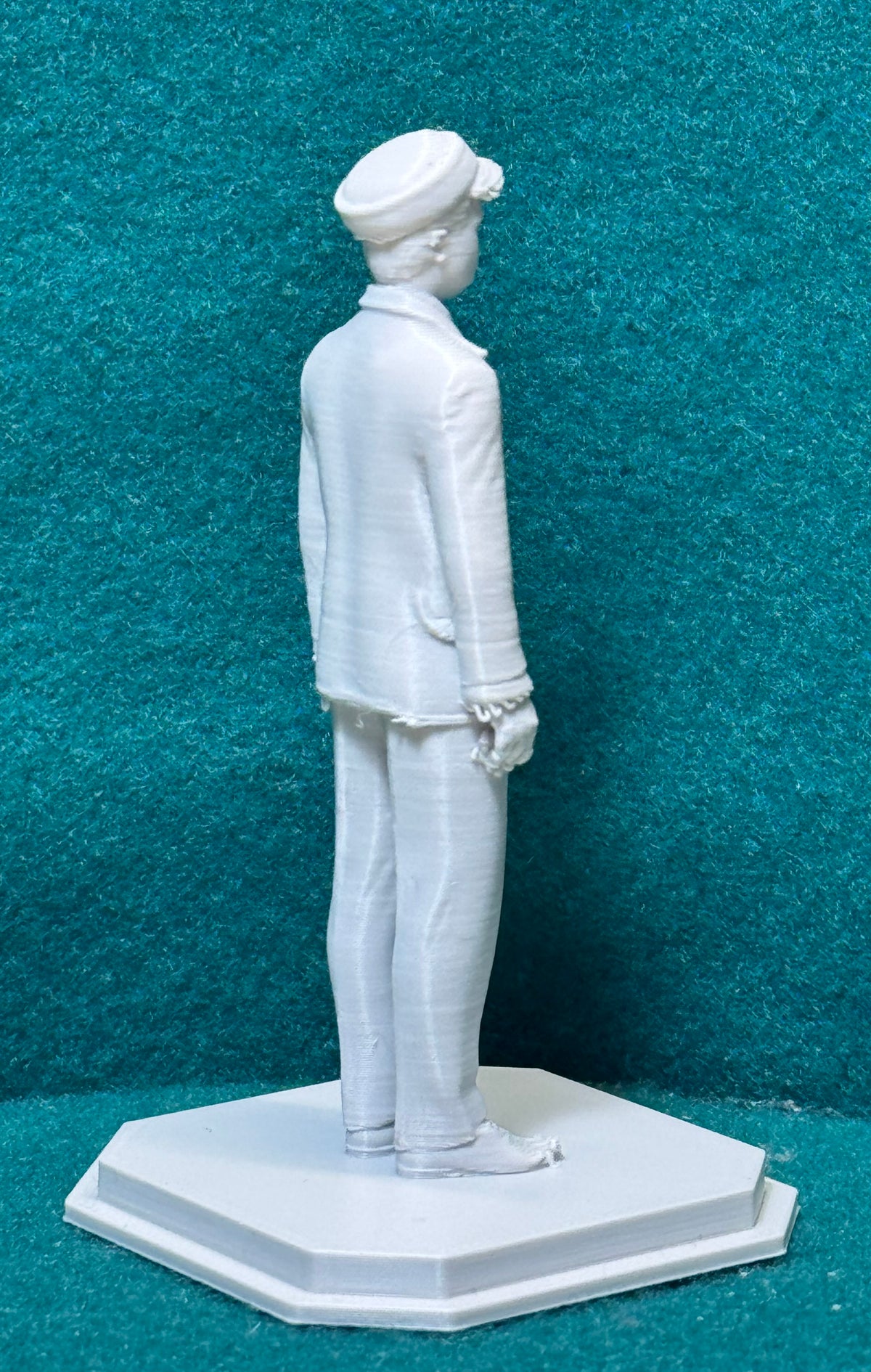 Nachbar Ashcombes Sohn Julian Figur Deko Statue Puppenhaus Miniatur Vitrine