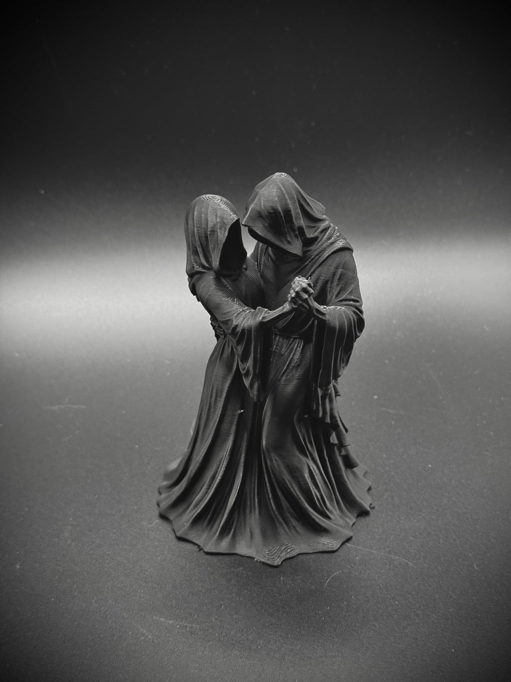 Skulptur Sensenmann und Sensenfrau tanzend