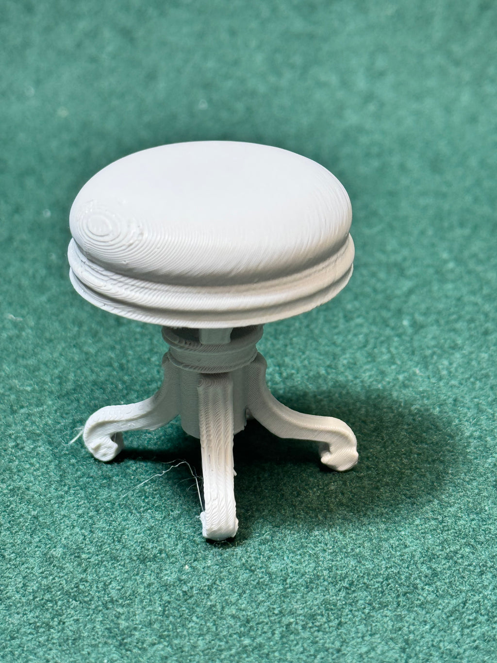 Puppenhaus Mini Fußhocker der Viktorianischen Ära 3 Miniatur 1:12 Diorama