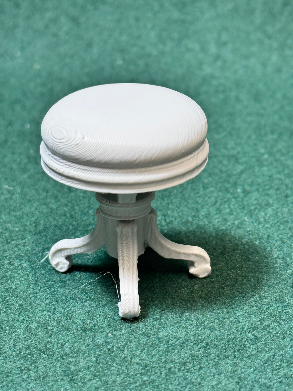 Puppenhaus Mini Fußhocker der Viktorianischen Ära 3 Miniatur 1:12 Diorama