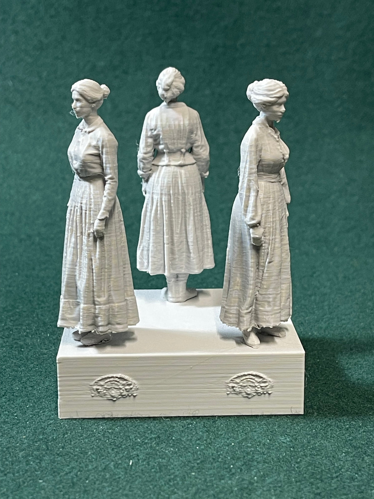 1880er 7 amerikanische Frauen der Unterschicht Figur Deko Statue Miniatur