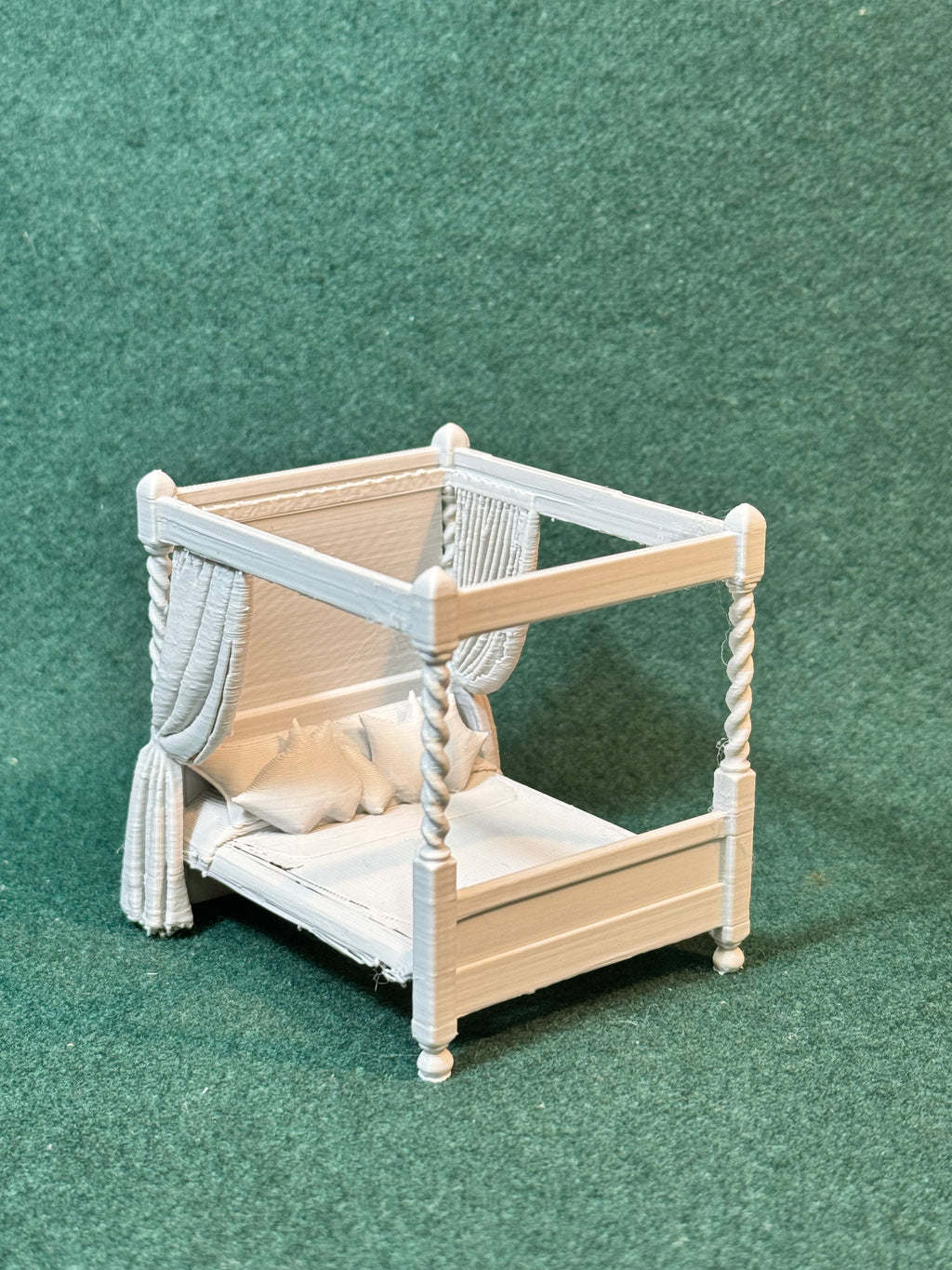 Puppenhaus Mini Bett aus der viktorianischen Ära (Himmelbett) 3 Miniatur