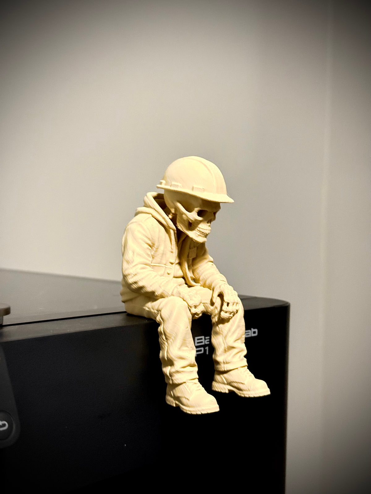 Totenkopf Kantenhocker Arbeiter