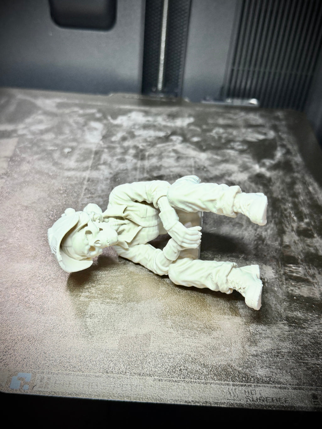 Totenkopf Kantenhocker Schweißerin