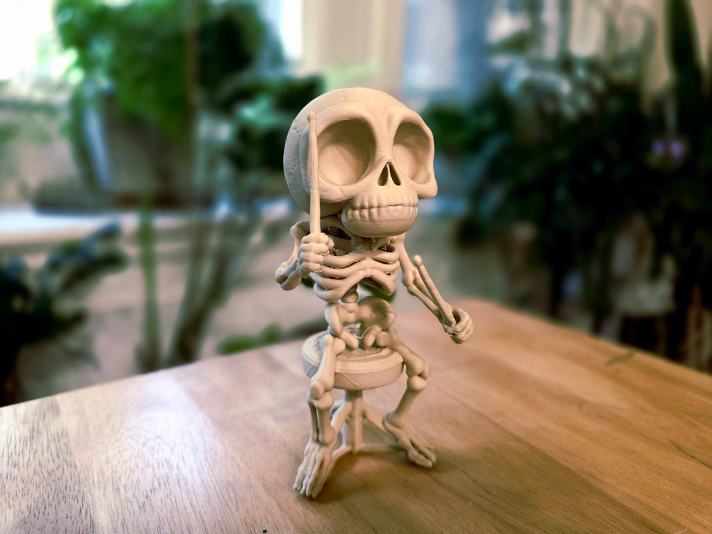 Skelett Figur entspannt Trommler