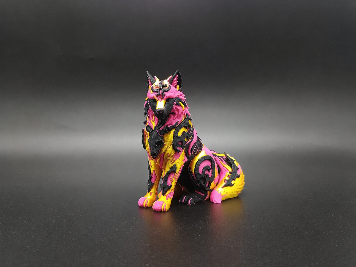 Mystische Stammeswolf-Figur Ein & Mehrfarbig
