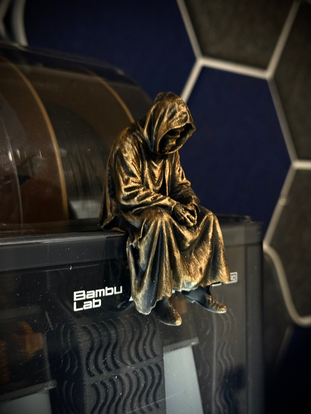 Figur Sensenmann traurig Kantenhocker
