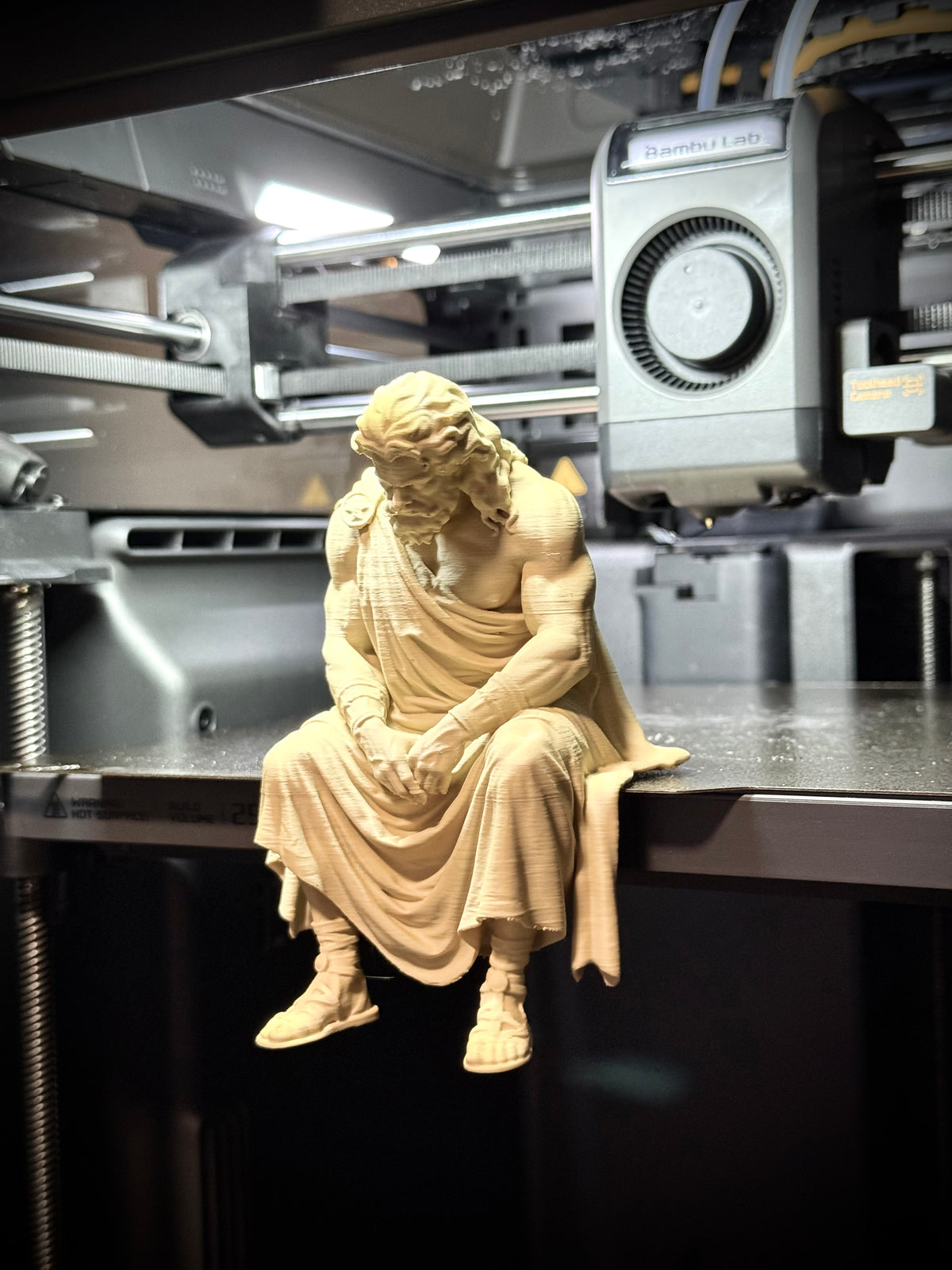 Figur Zeus traurig Kantenhocker