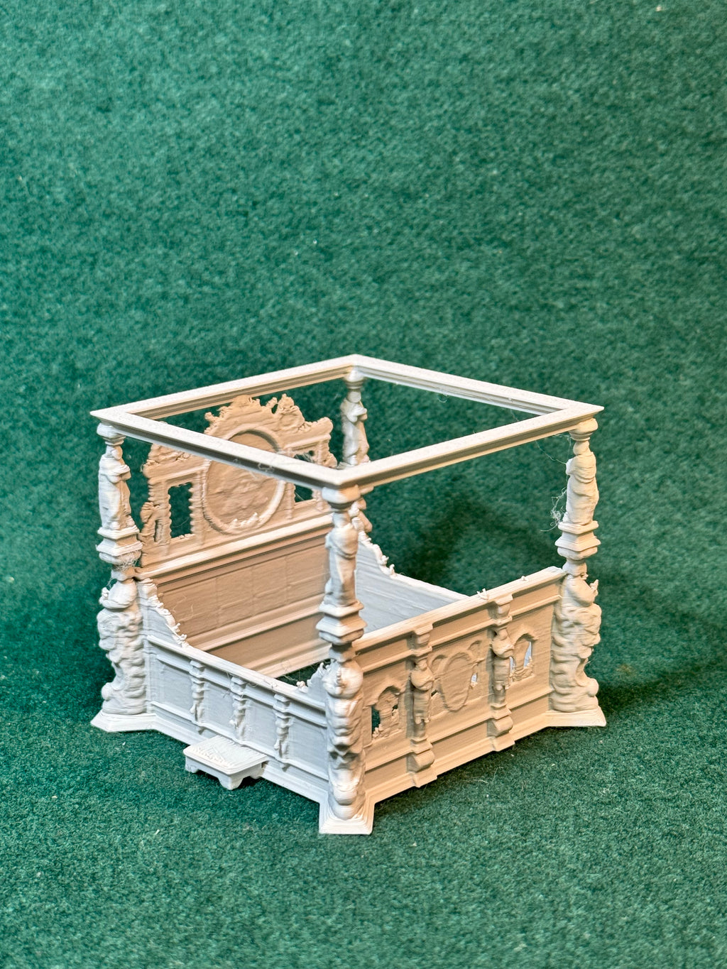 Puppenhaus Mini Vict. Epoche Bett (Himmelbett) 4 Miniatur 1:12 Puppenstube
